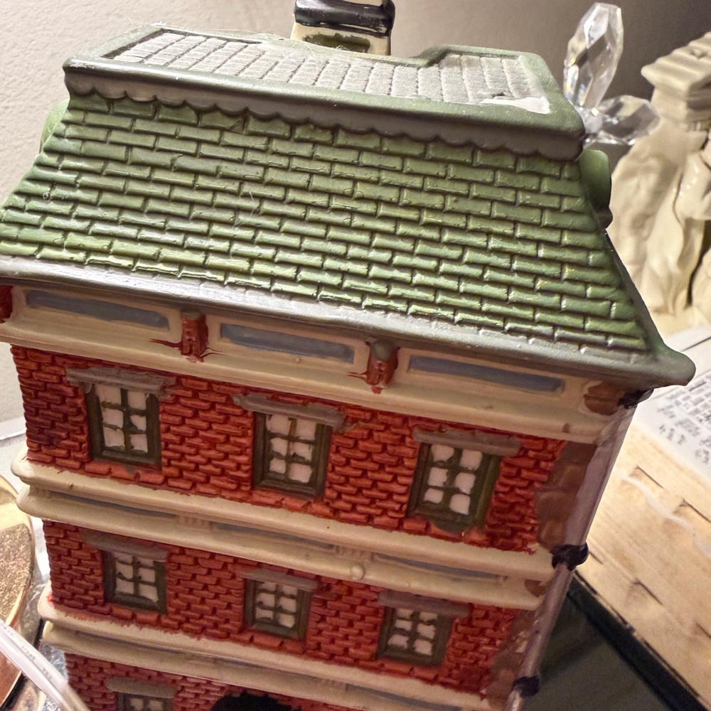Dept 56 Italian Ristorante — Retired - Picture 4 of 6